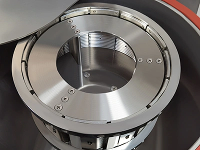 Máquina para cortar y rallar verduras